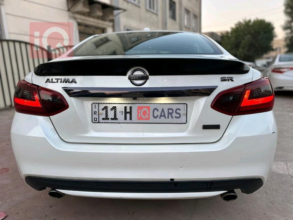 نيسان ألتيما